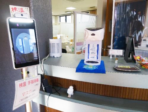 来院時には受付にて検温、手指消毒。