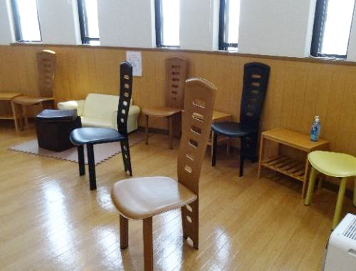 患者さん同士のソーシャルディスタンスを保ちます。