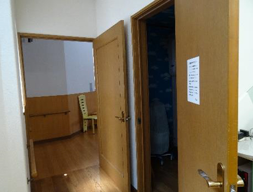 ドアを開けて換気